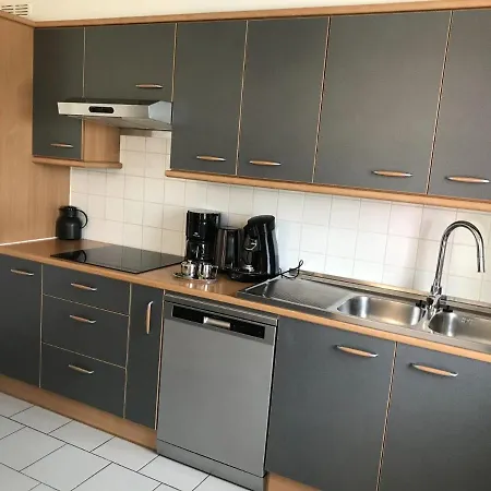 בית נופש Cozy Vacation For 8 Persons In